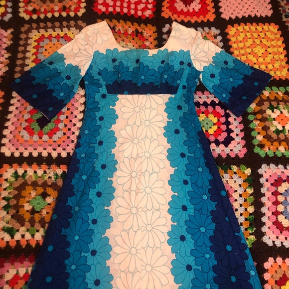 Vintage Vibrant Floral Hawaiian Maxi Dress - Picture 2 of 6